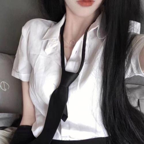 三个扑火的少年